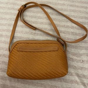 Universal thread crossbody